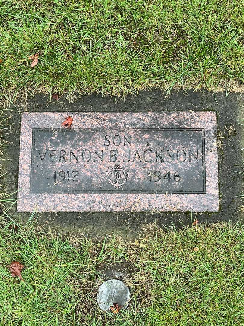 Vernon B. Jackson's grave. Photo 1