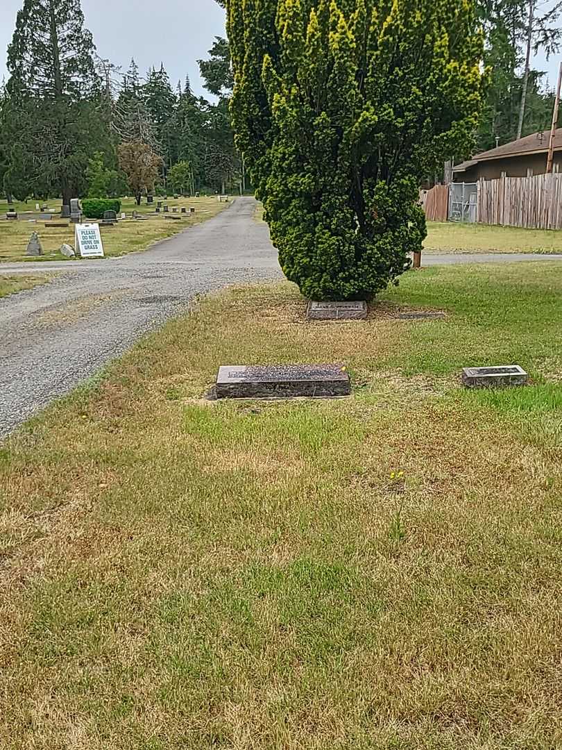 Roberta A. Ragan's grave. Photo 2