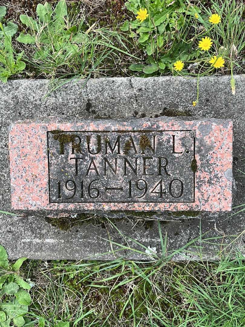 Truman L. Tanner's grave. Photo 1