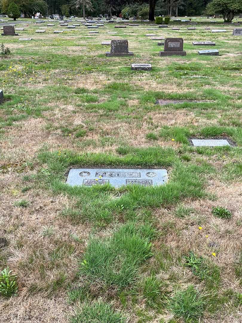 Floy E. Yenter's grave. Photo 2