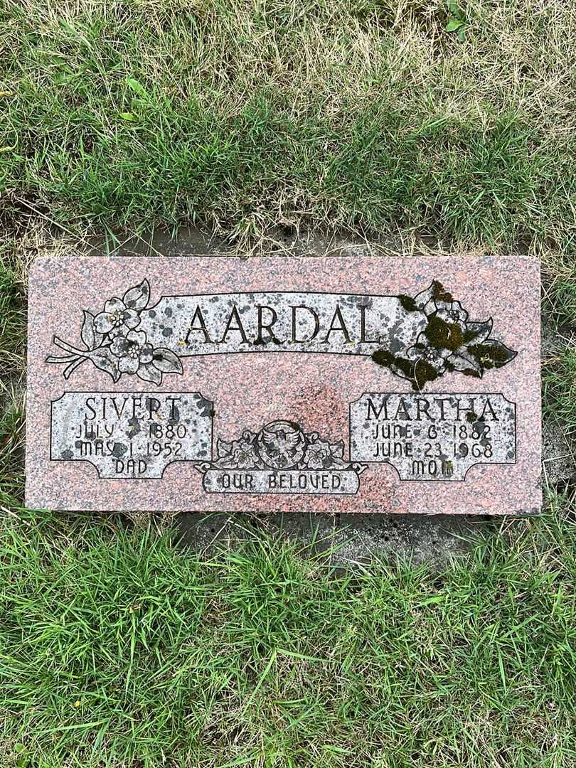 Martha G. Aardal's grave. Photo 1