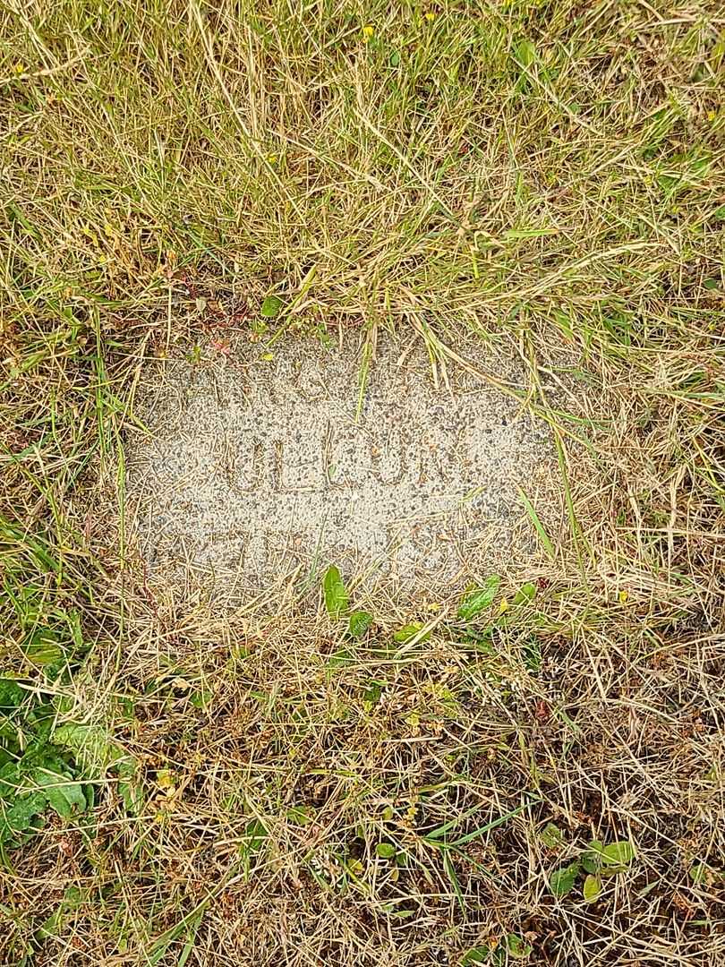 Margaret Ullom's grave. Photo 1