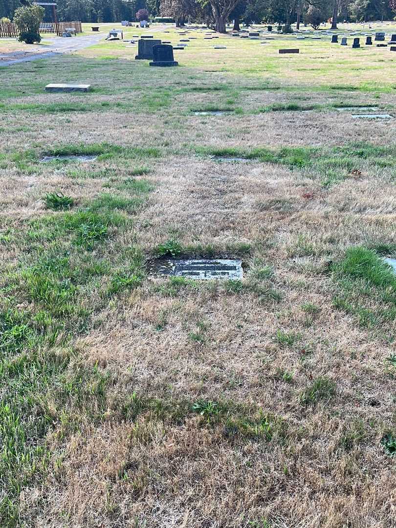 Clinton Arthur LaClair's grave. Photo 2