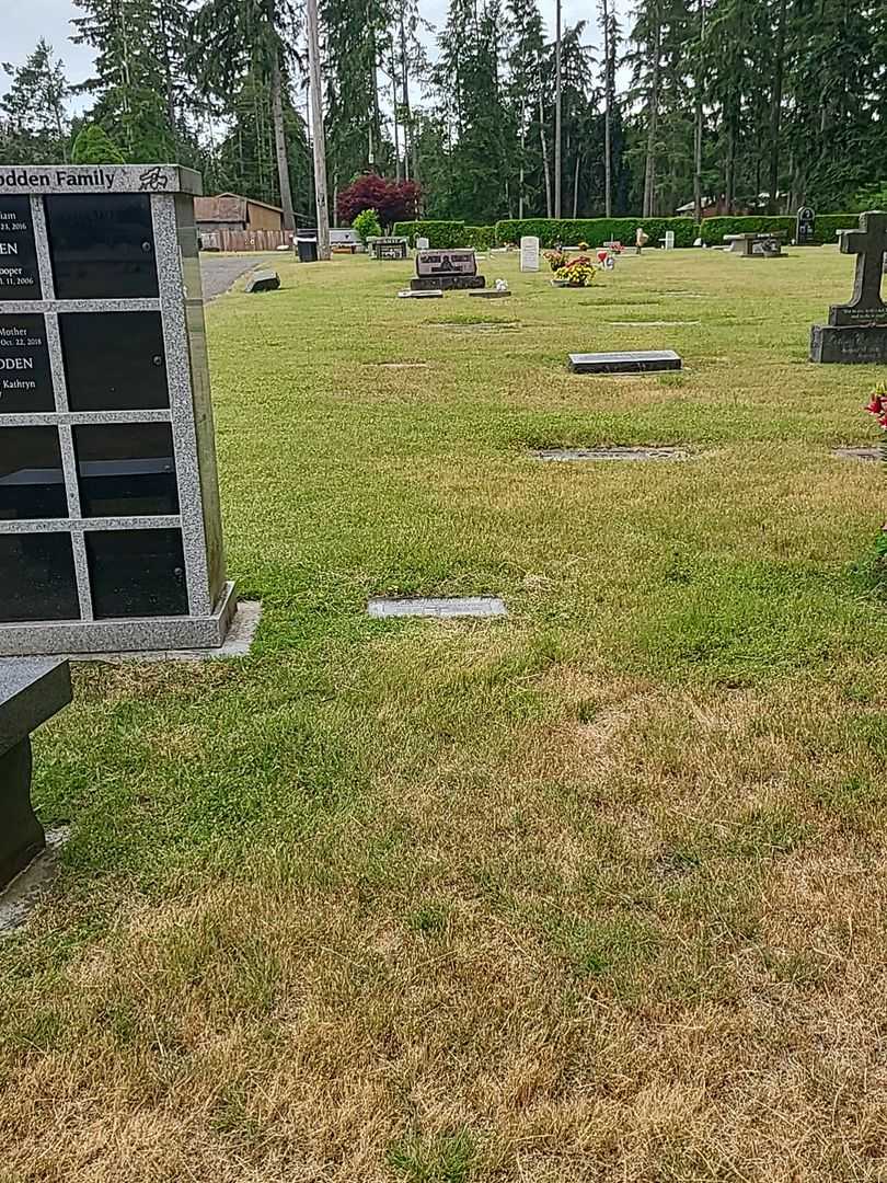 Gordon Mills Earsley's grave. Photo 2