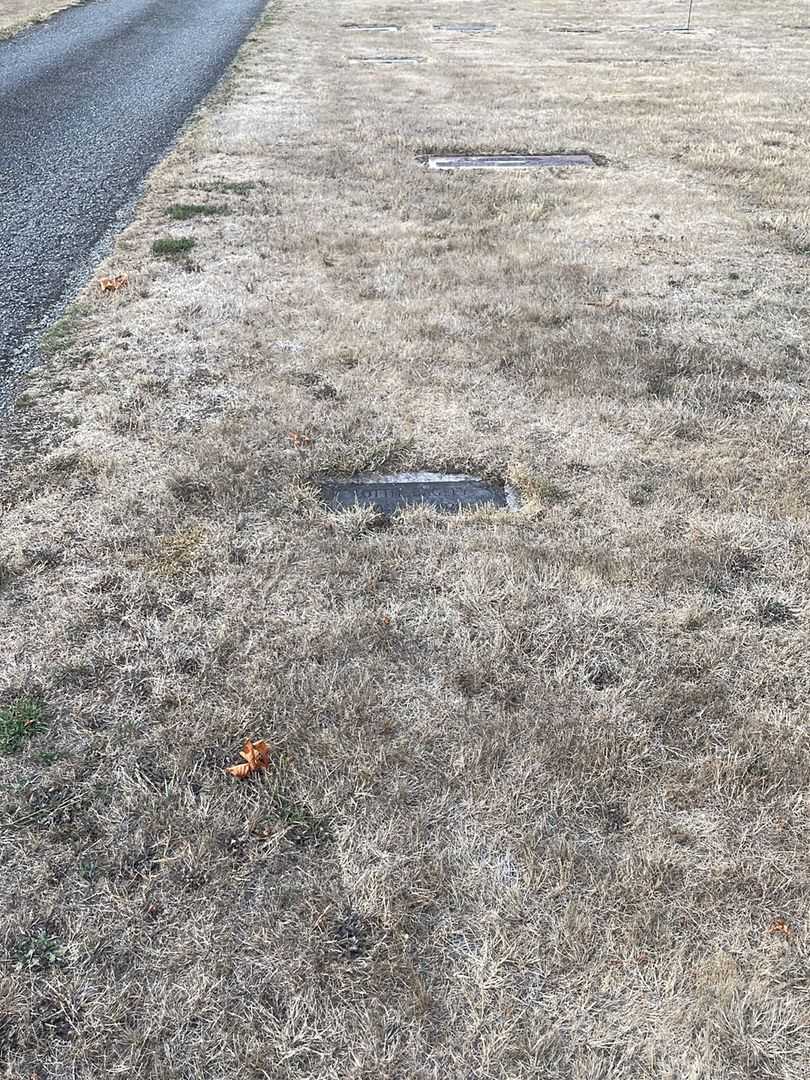 Lottie Bagley's grave. Photo 2