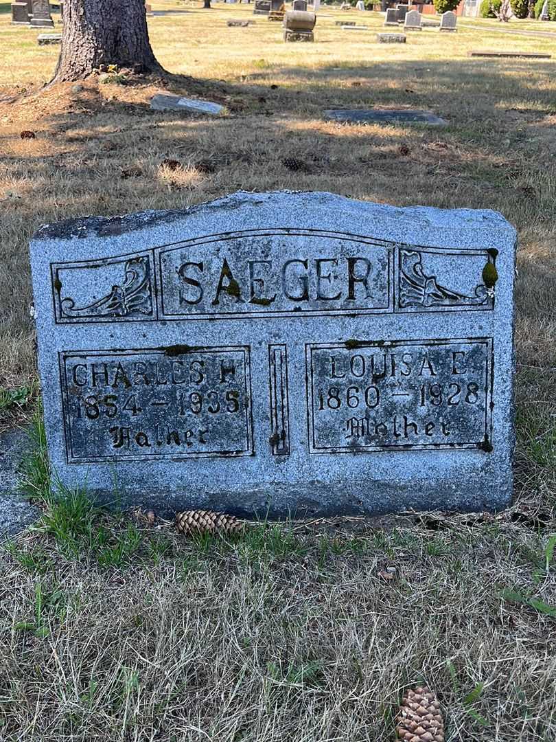 Charles H. Saeger's grave. Photo 1