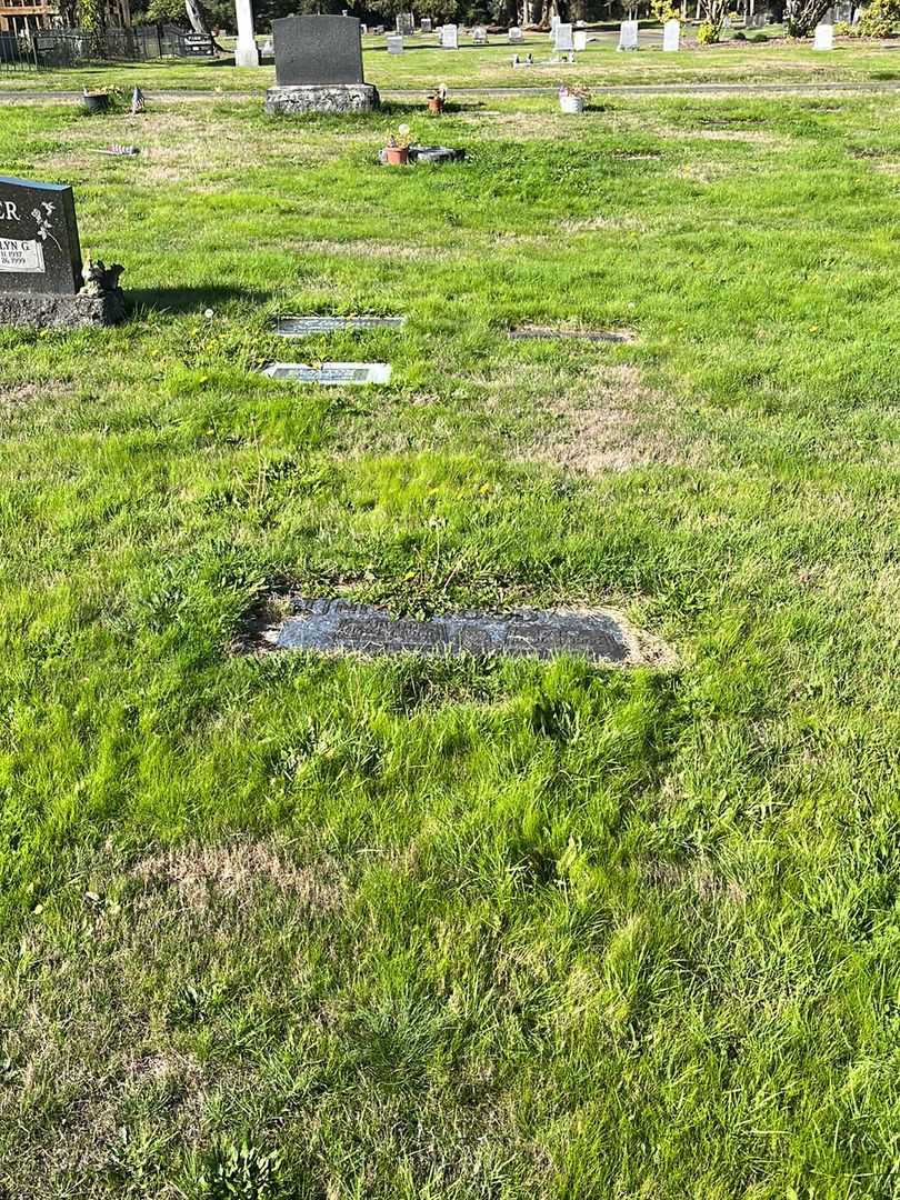 Archie Underwood's grave. Photo 2