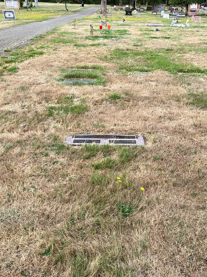 Elmer C. Zamzow's grave. Photo 2