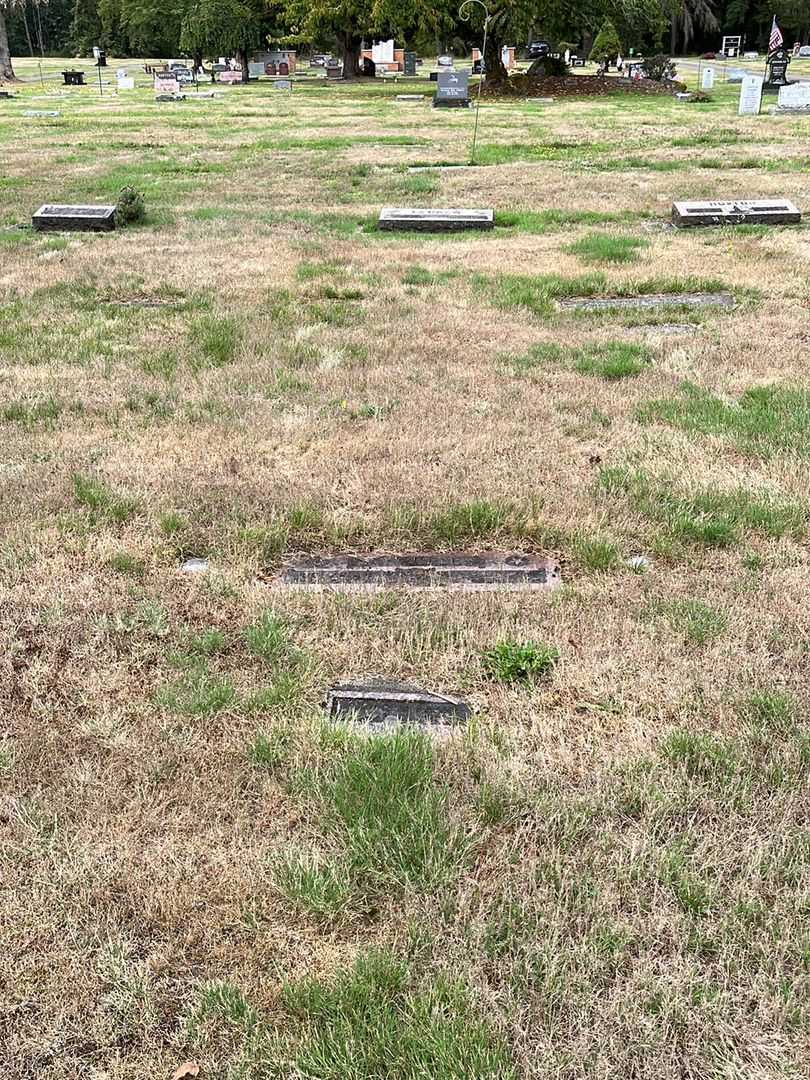Doris M. Kaare's grave. Photo 2