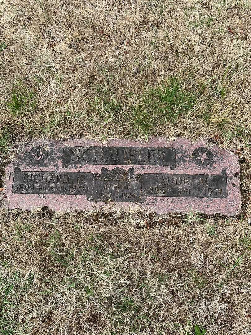 Doris M. Kaare's grave. Photo 1