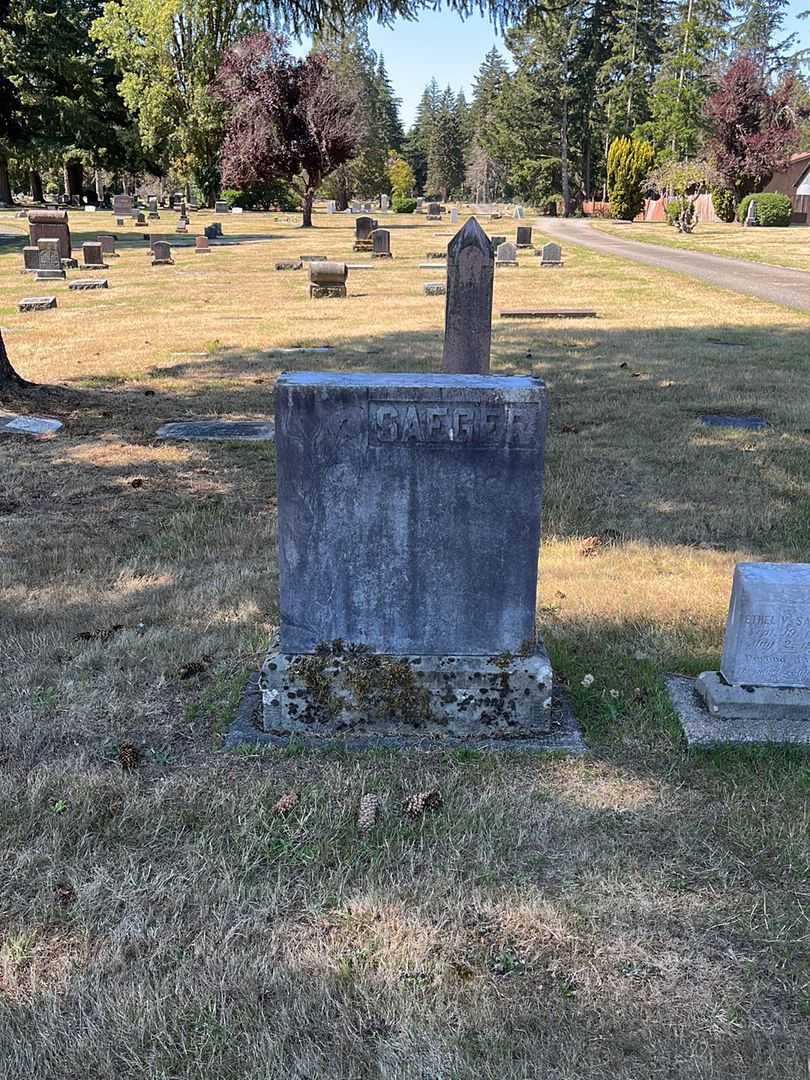 Family Stone Saeger's grave. Photo 2