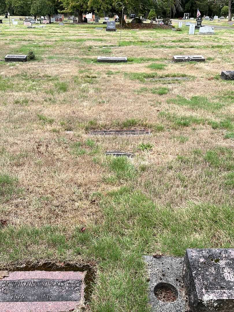 Doris M. Kaare's grave. Photo 3