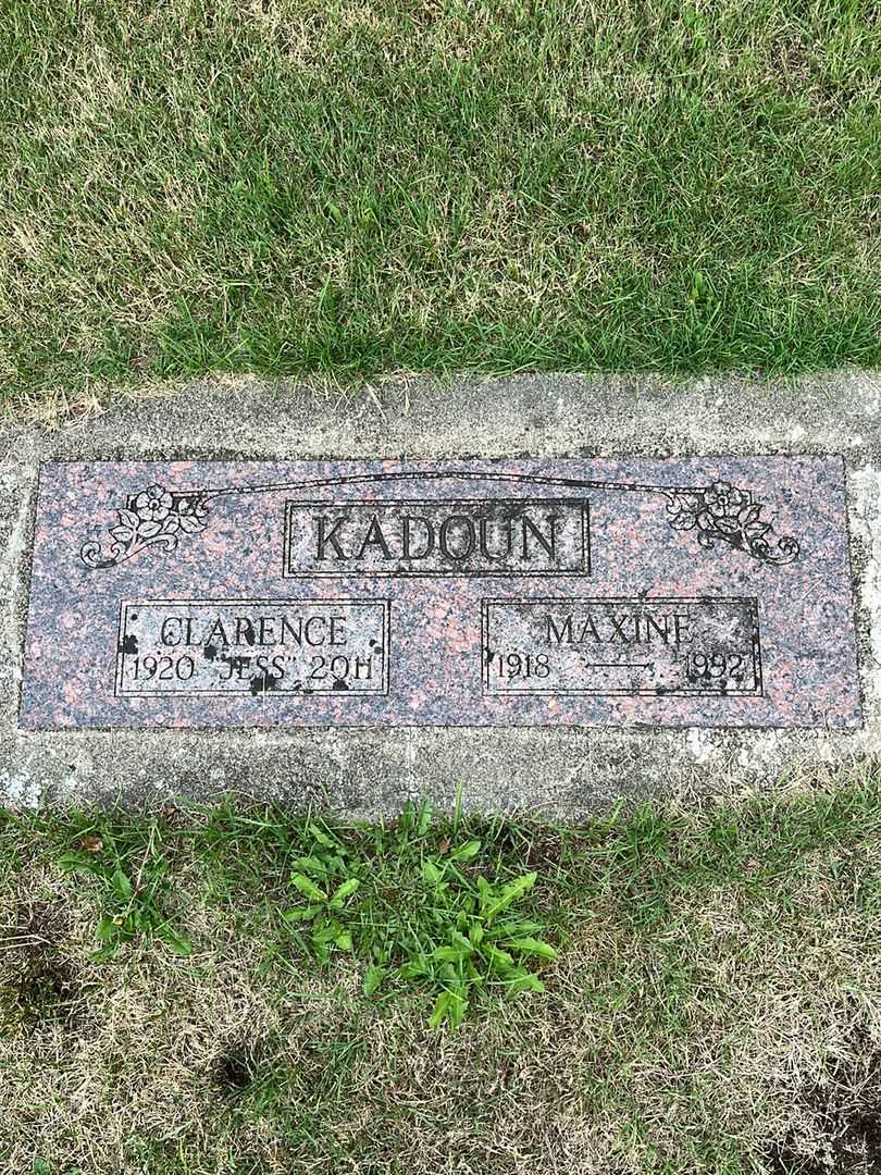 Mary Maxine Kadoun's grave. Photo 1