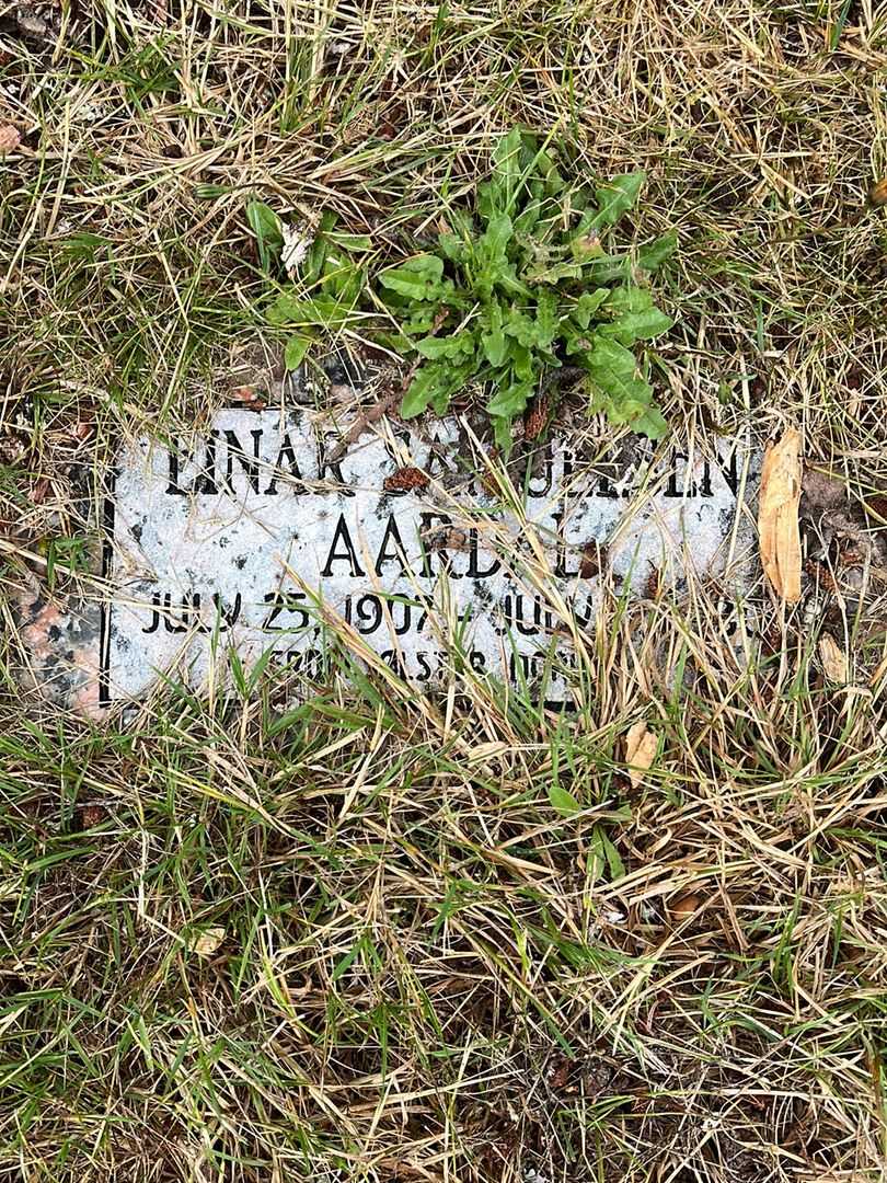 Einar Aardal's grave. Photo 1