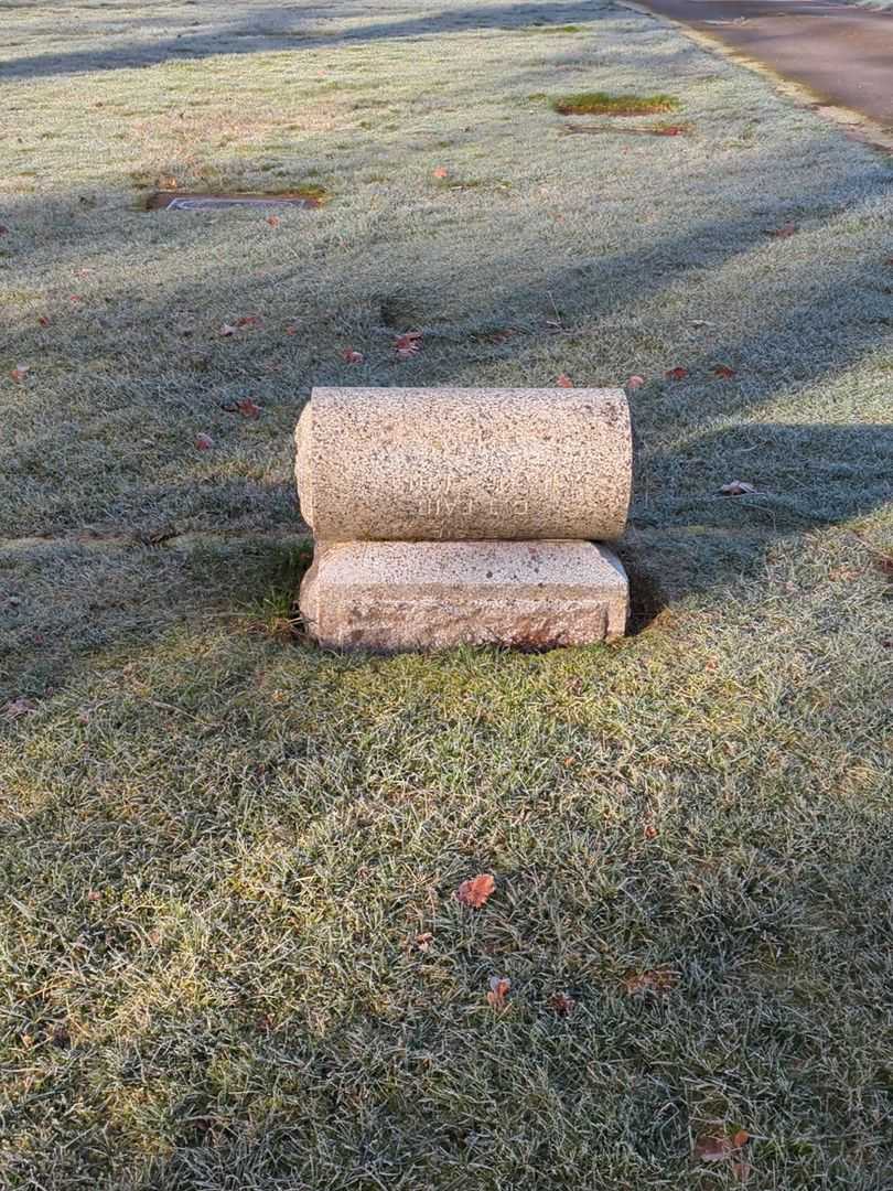 Bessie Eaid's grave. Photo 2