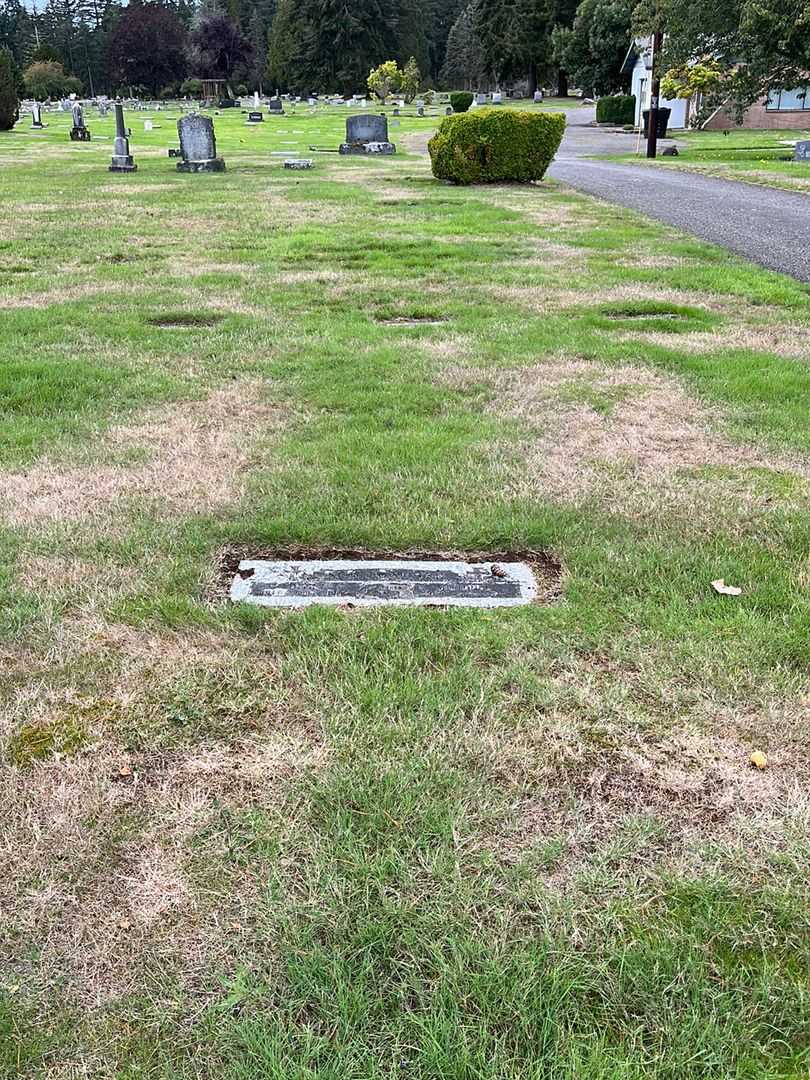 Dennis Duane Yenter's grave. Photo 2