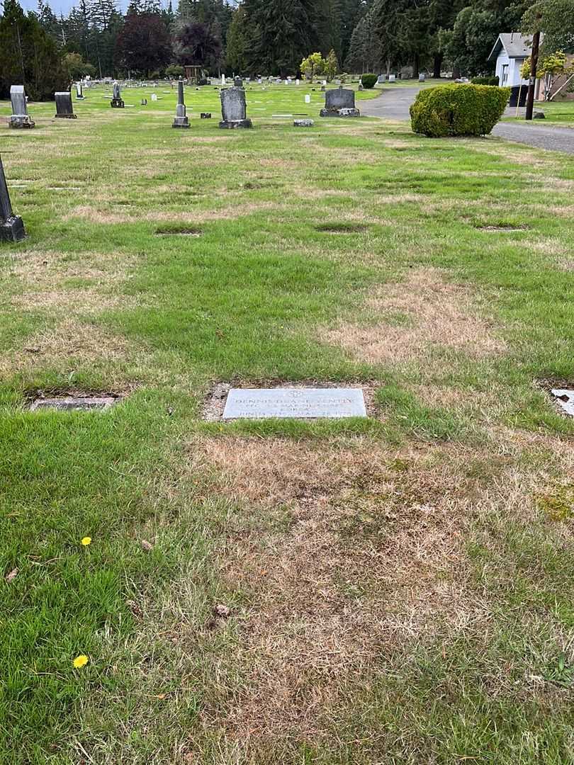 Dennis Duane Yenter's grave. Photo 3