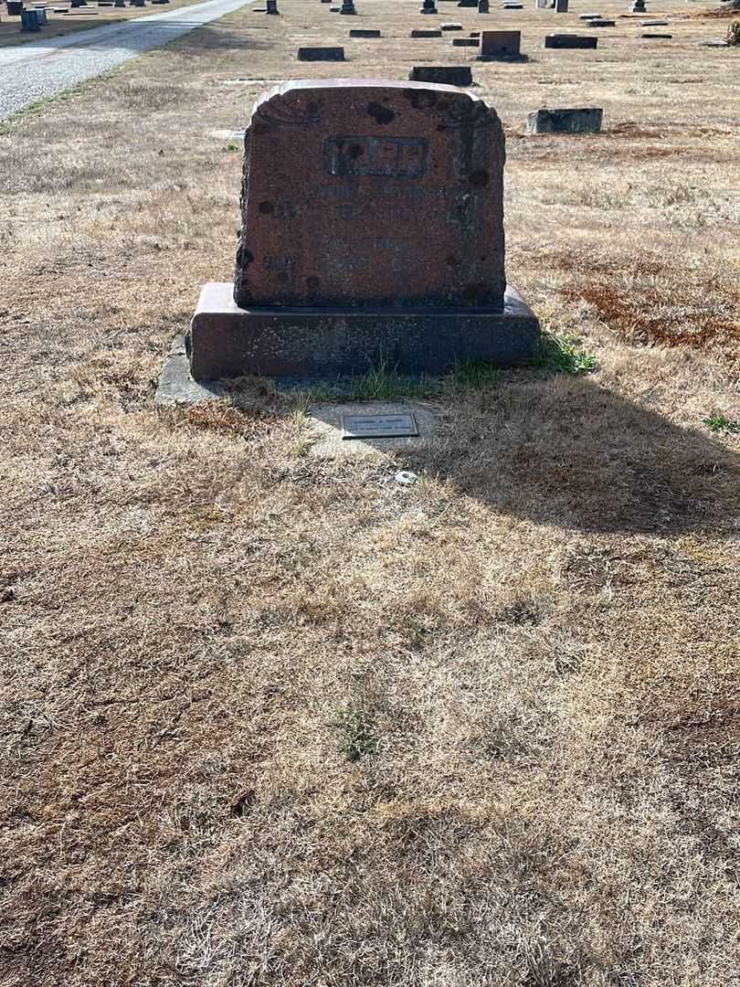Daniel J. Yarr's grave. Photo 3