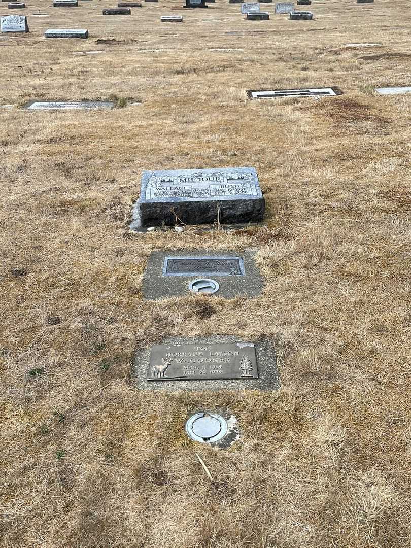 Horrace Layton "Bob" Waggoner's grave. Photo 3