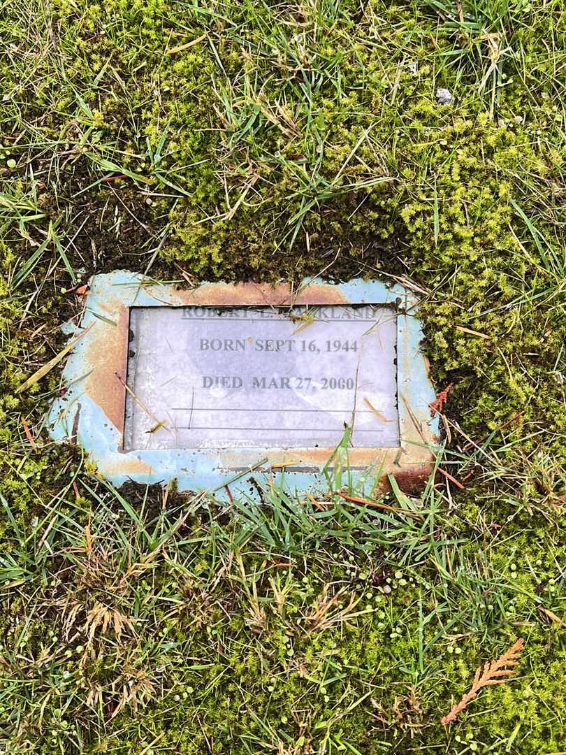 Robert L. Backlund's grave. Photo 4
