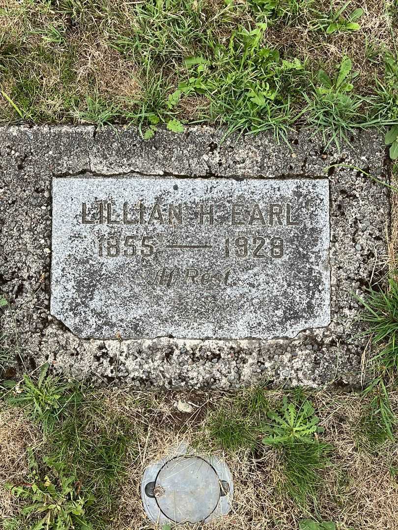 Lillian H. Earl's grave. Photo 3