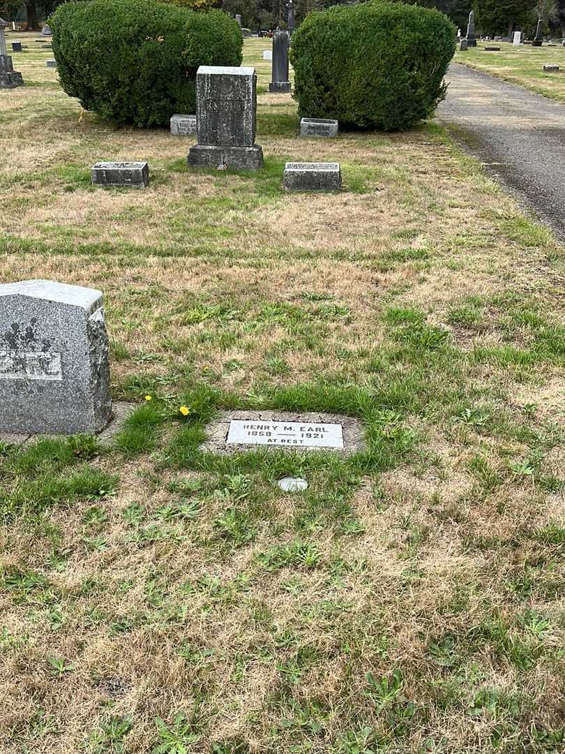 Henry M. Earl's grave. Photo 2