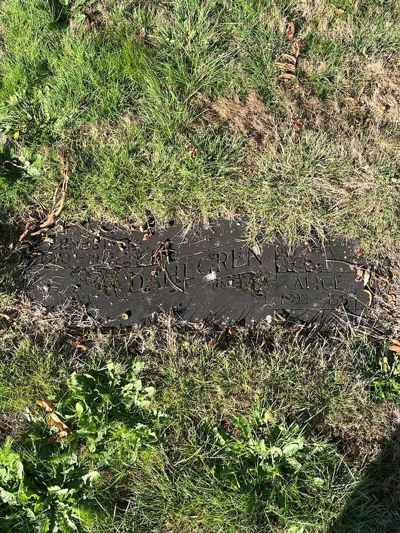 Ernest O. Dahlgren's grave. Photo 1