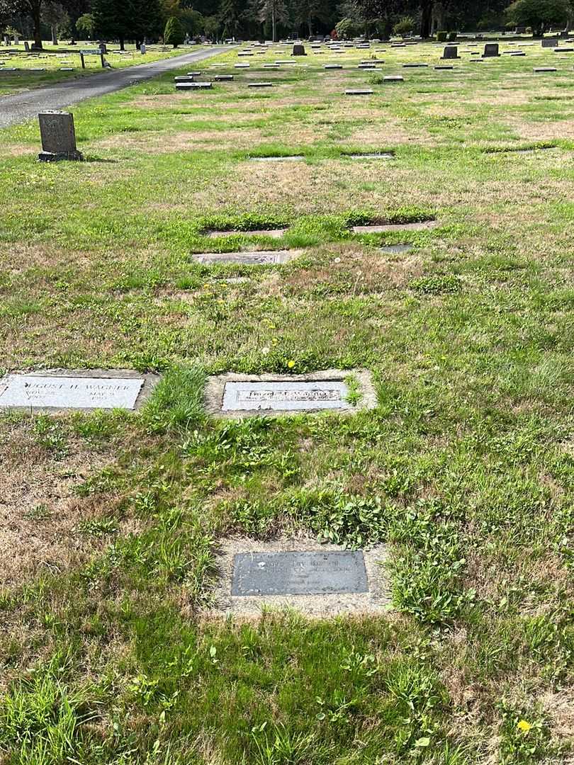 Hazel M. Wagner's grave. Photo 2