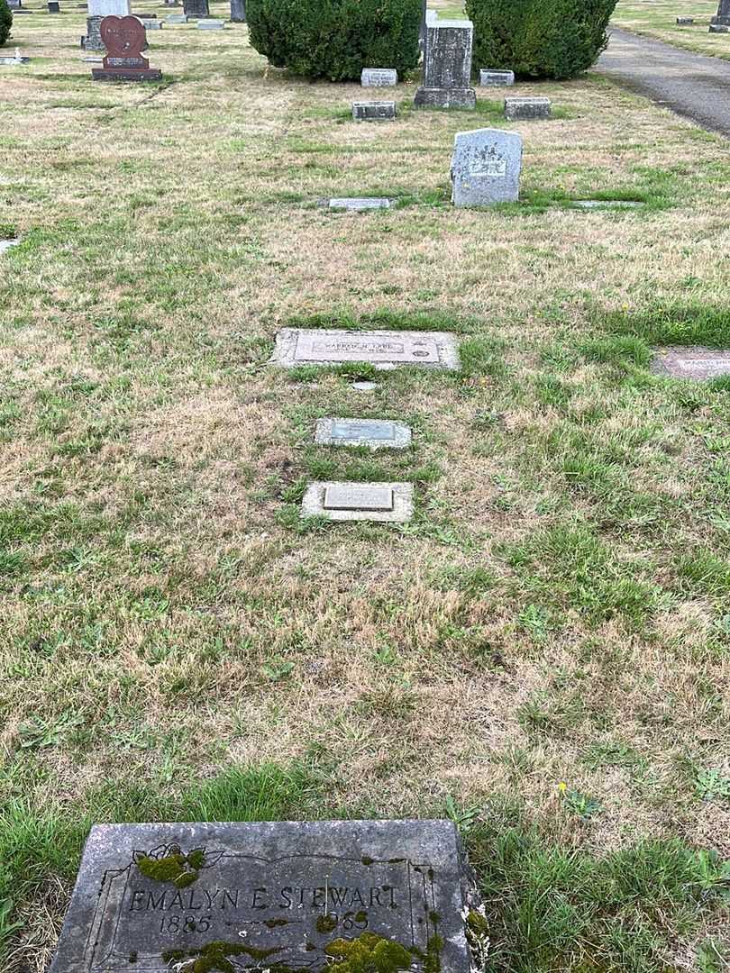 Phyllis "Nana" Earl Tembreull's grave. Photo 5