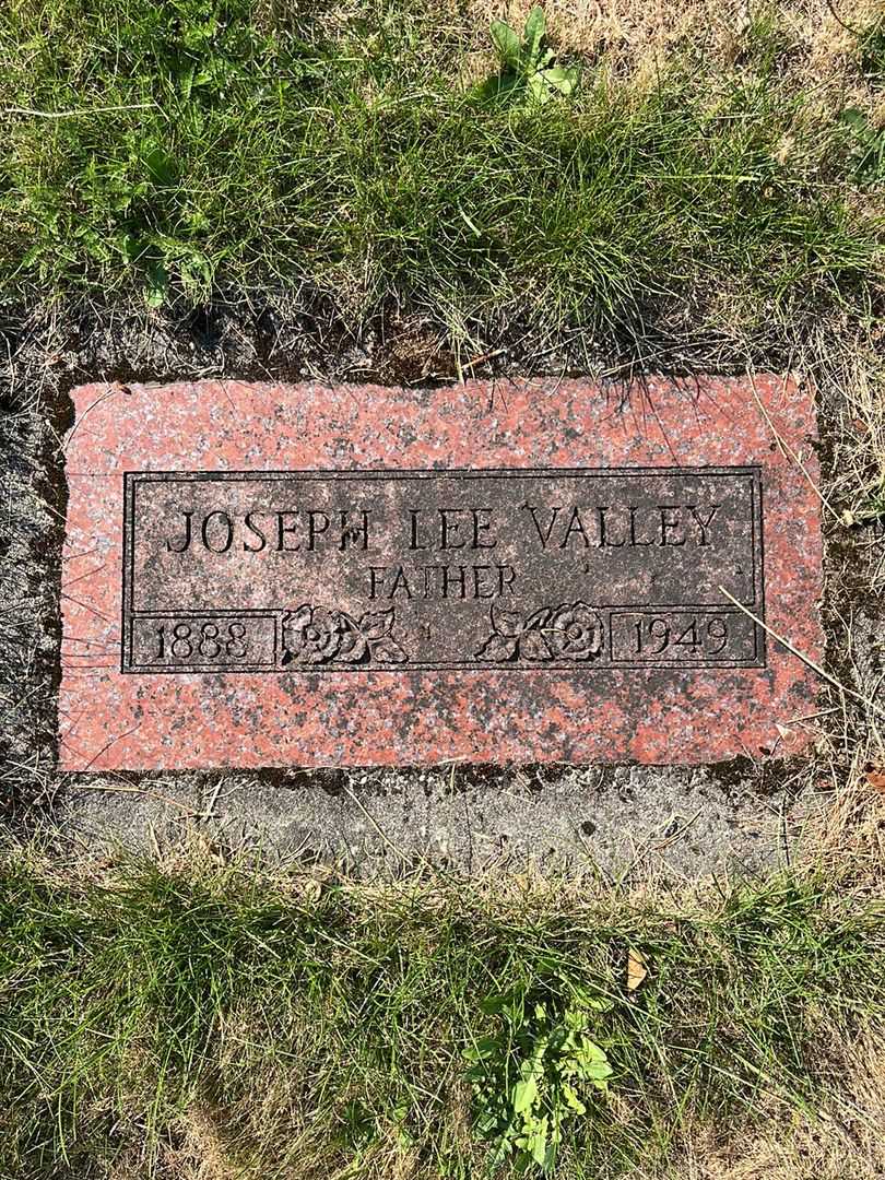 Joseph Lee Valley's grave. Photo 1