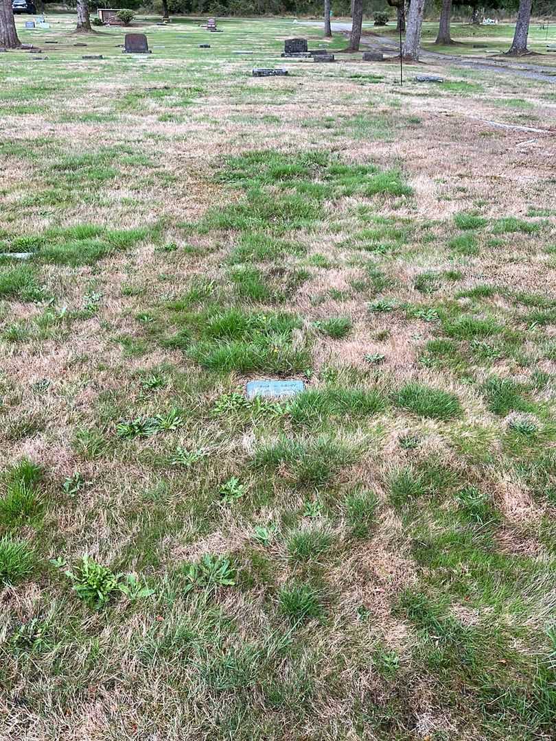 Gerald Leroy Quinn's grave. Photo 2