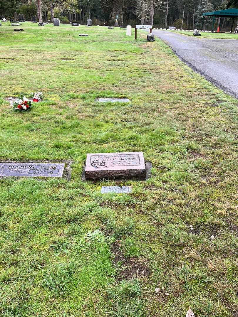 Lyla Hurst MacLaren's grave. Photo 2