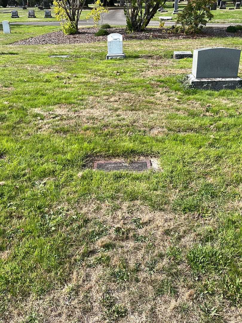 Henrietta Ipe's grave. Photo 2