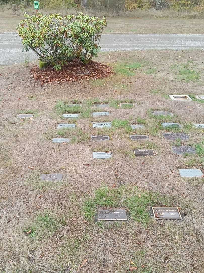 Edna MacNichols's grave. Photo 2