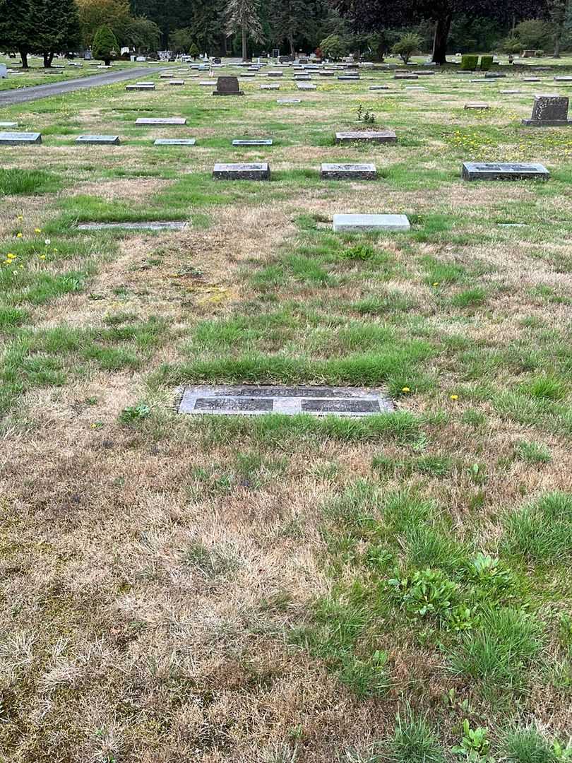 John H. Quartier's grave. Photo 2