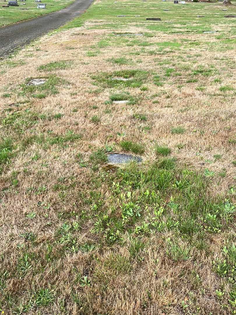 Ralph W. Yohn Second's grave. Photo 2
