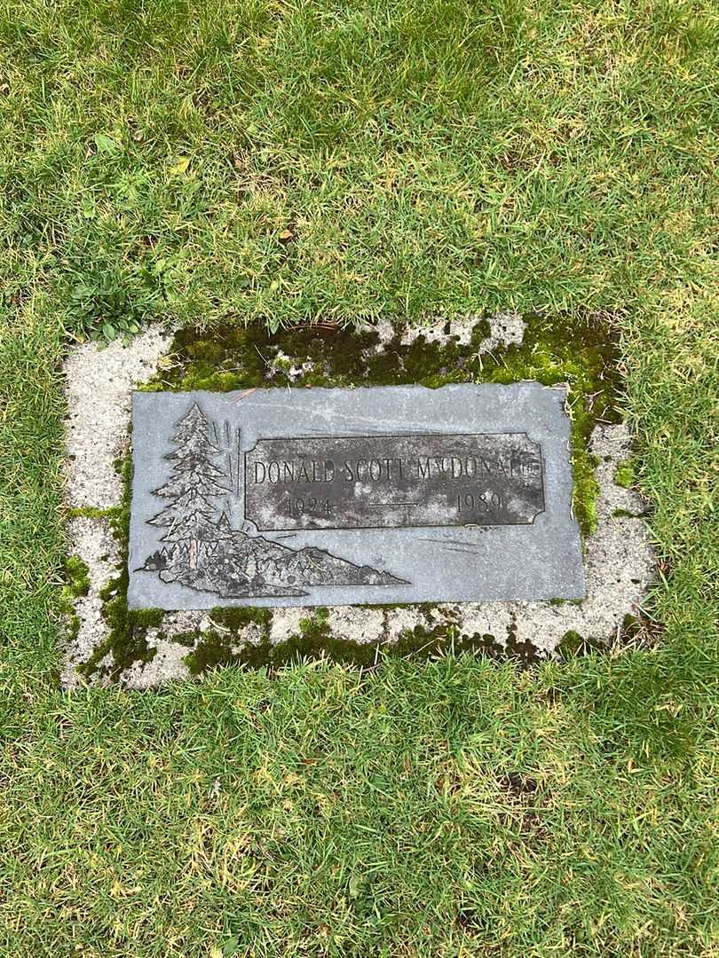 Donald Scott MacDonald's grave. Photo 1