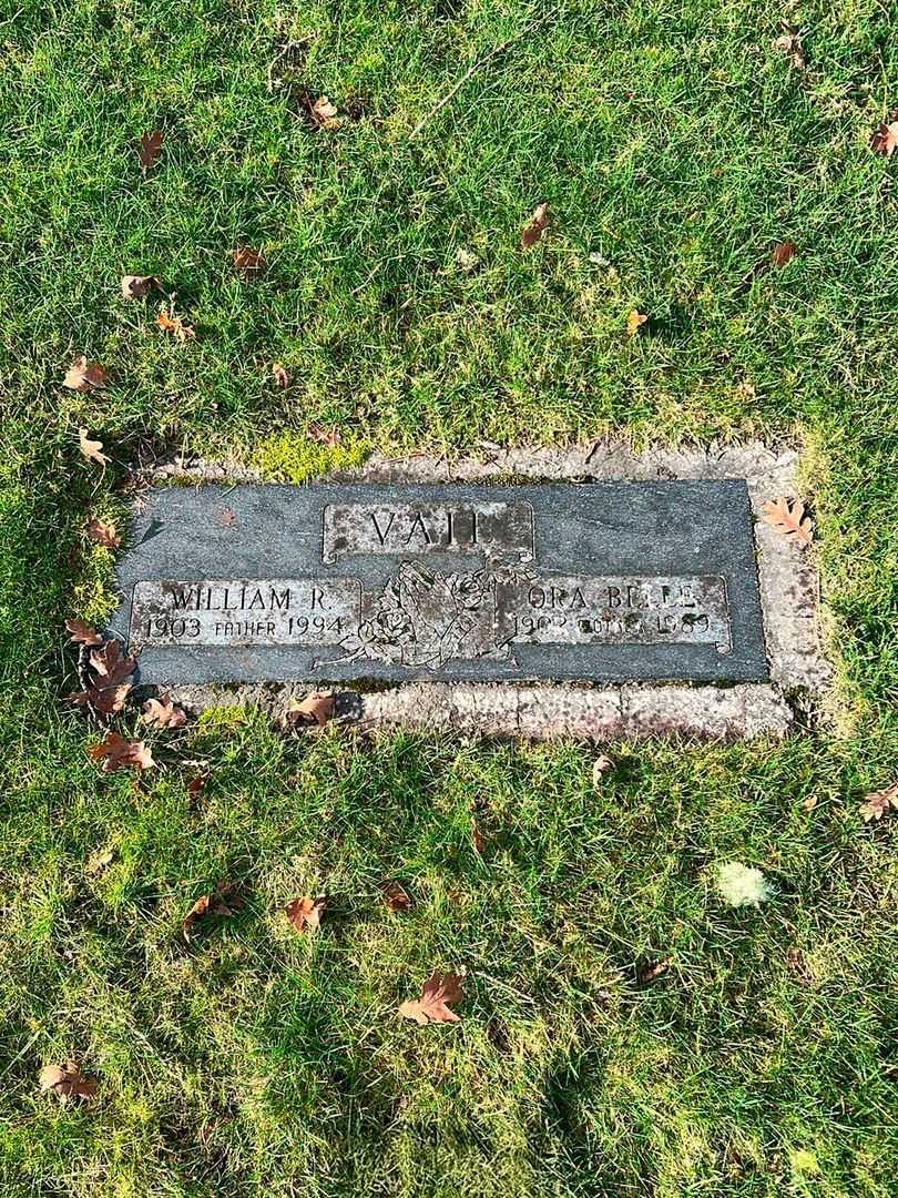 Ora Belle Vail's grave. Photo 1