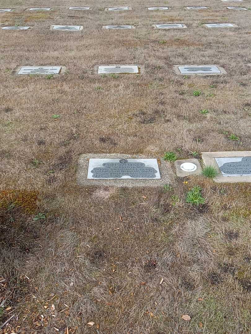 Chris Zeitner's grave. Photo 2