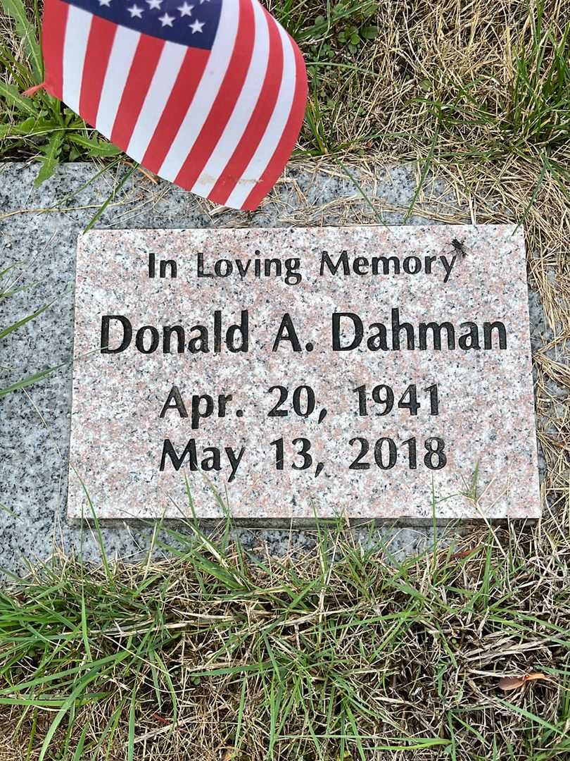 Donald A. Dahman's grave. Photo 1