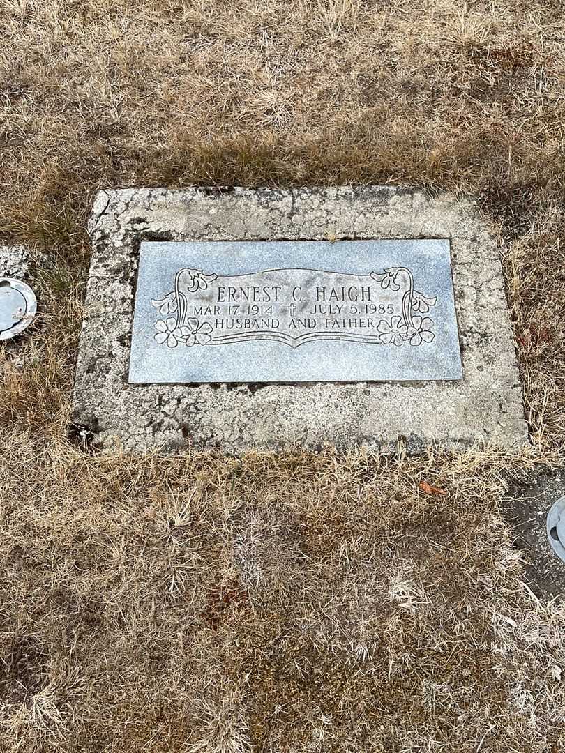 Ernest C. Haigh's grave. Photo 1