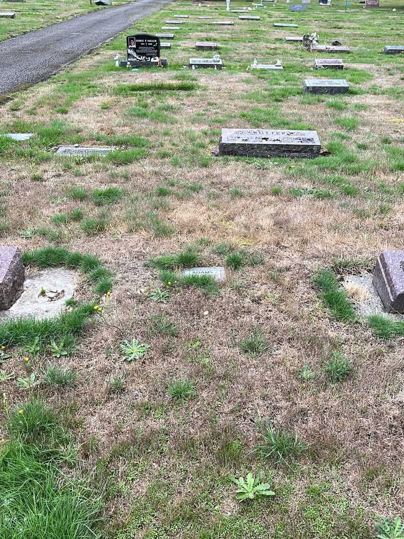 Leila LaClair Adams's grave. Photo 2