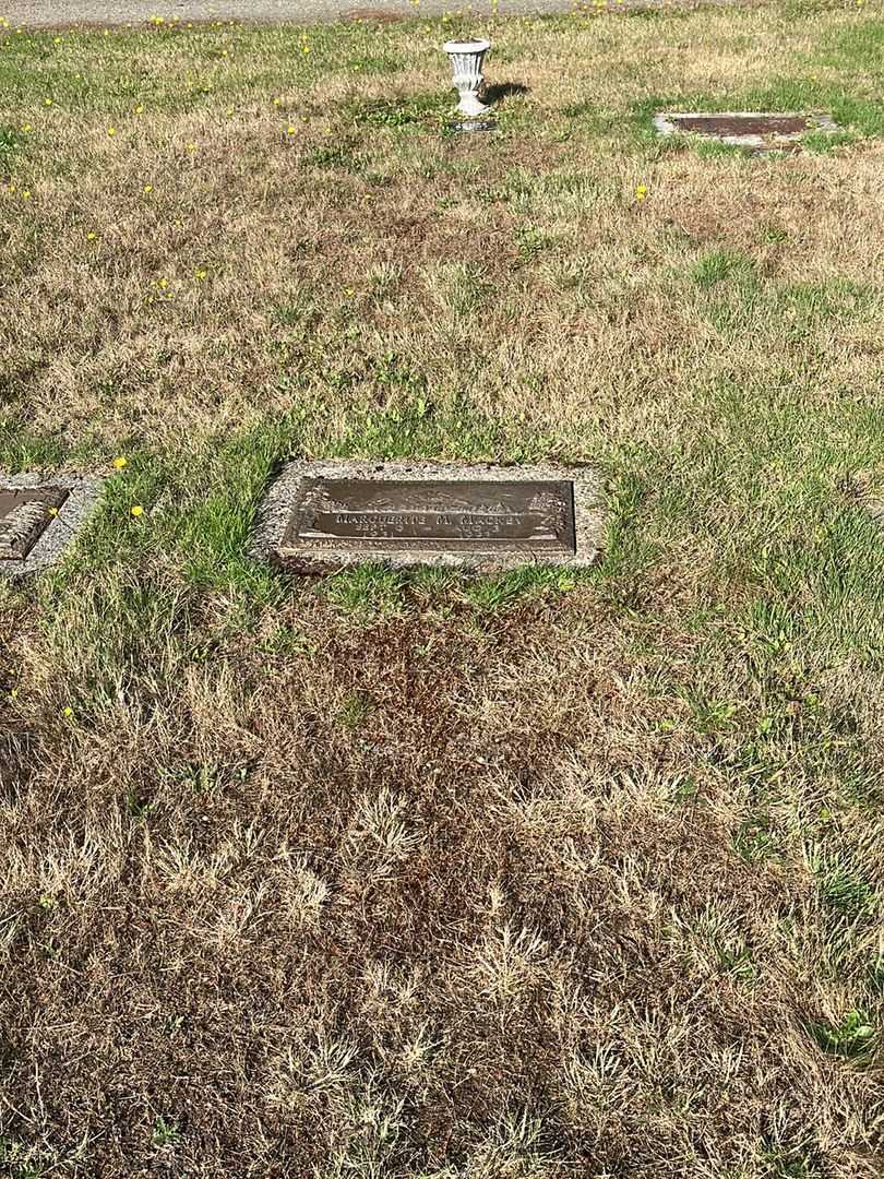 Marguerite Mae MacKey's grave. Photo 2