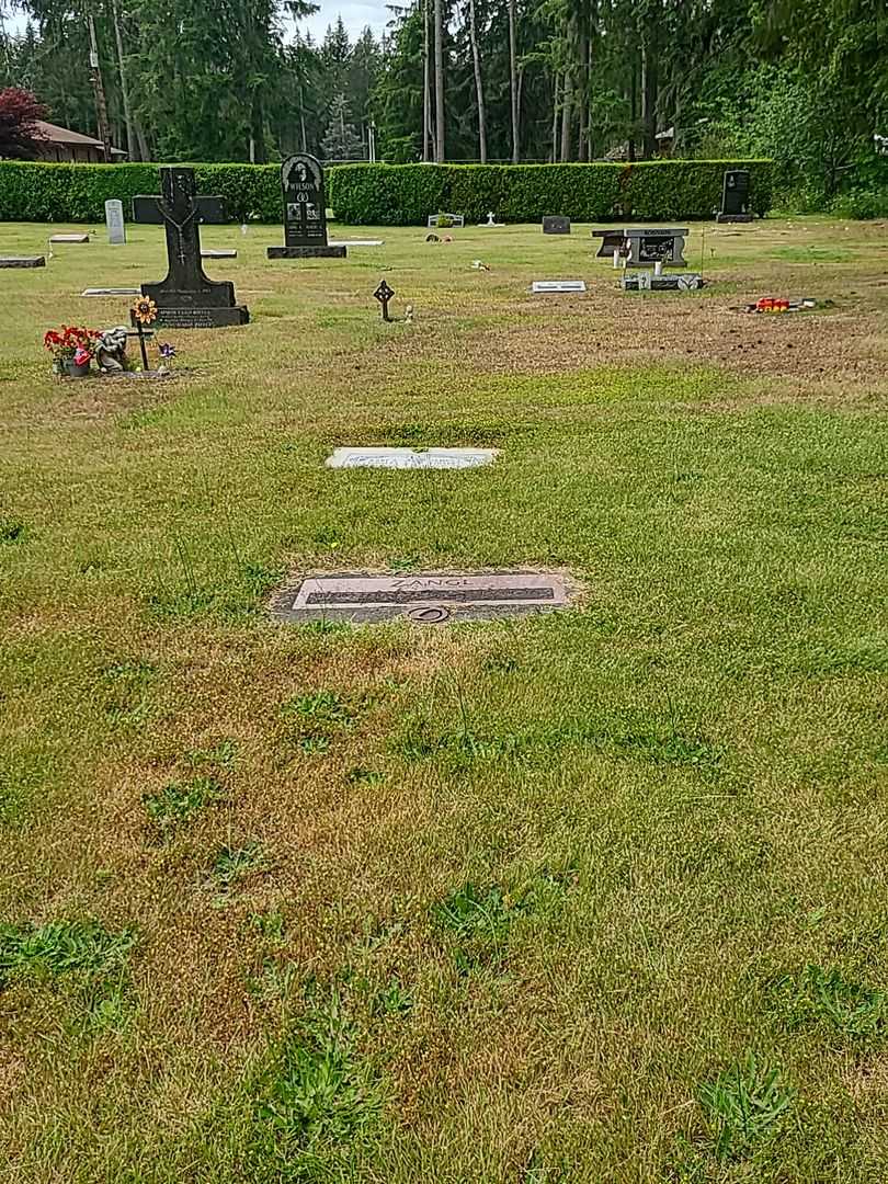 Harold J. Zangl's grave. Photo 2