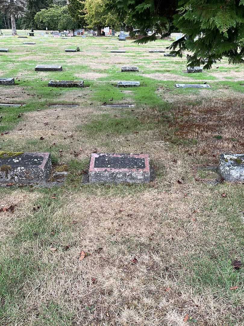 Stella A. Kadoun's grave. Photo 2