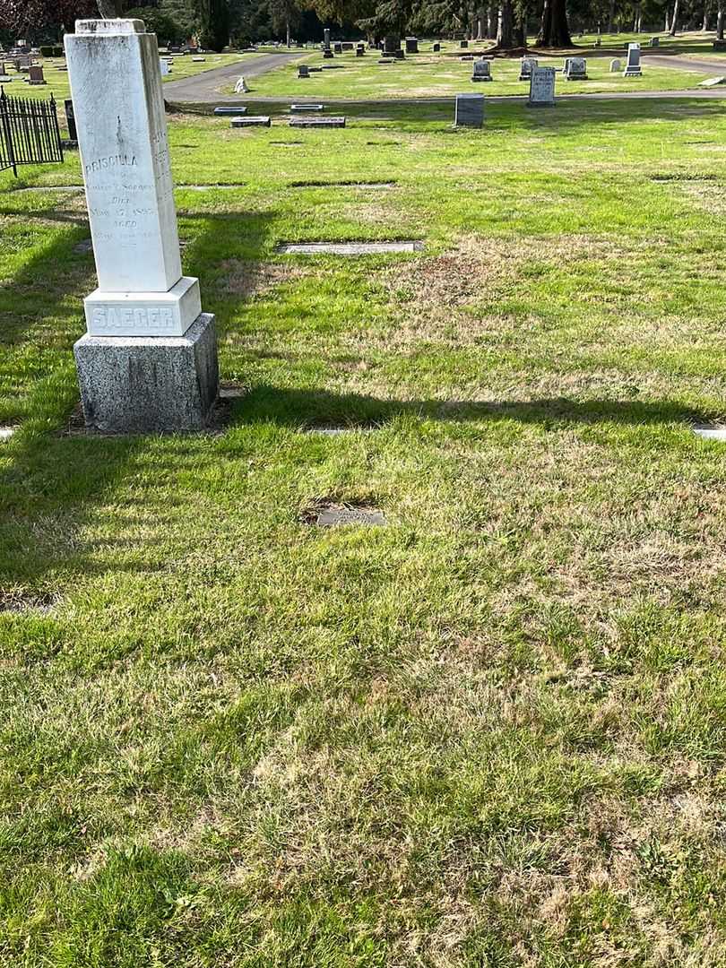 Clarence Saeger's grave. Photo 2