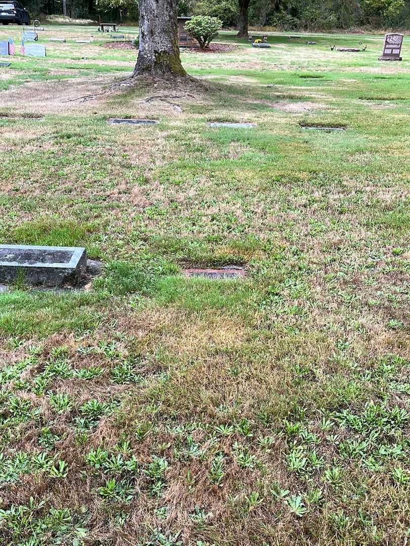 Ira Dee Talbot's grave. Photo 2