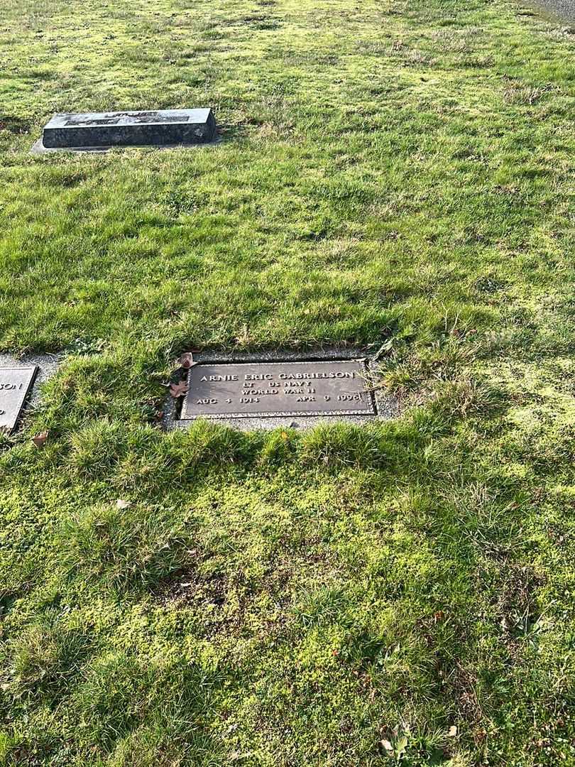 Arnie Eric Gabrielson's grave. Photo 2