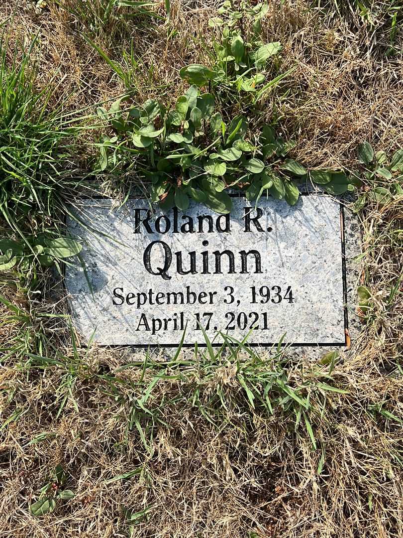 Roland R. Quinn's grave. Photo 4