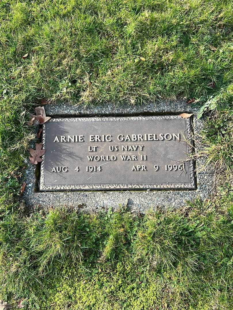 Arnie Eric Gabrielson's grave. Photo 1